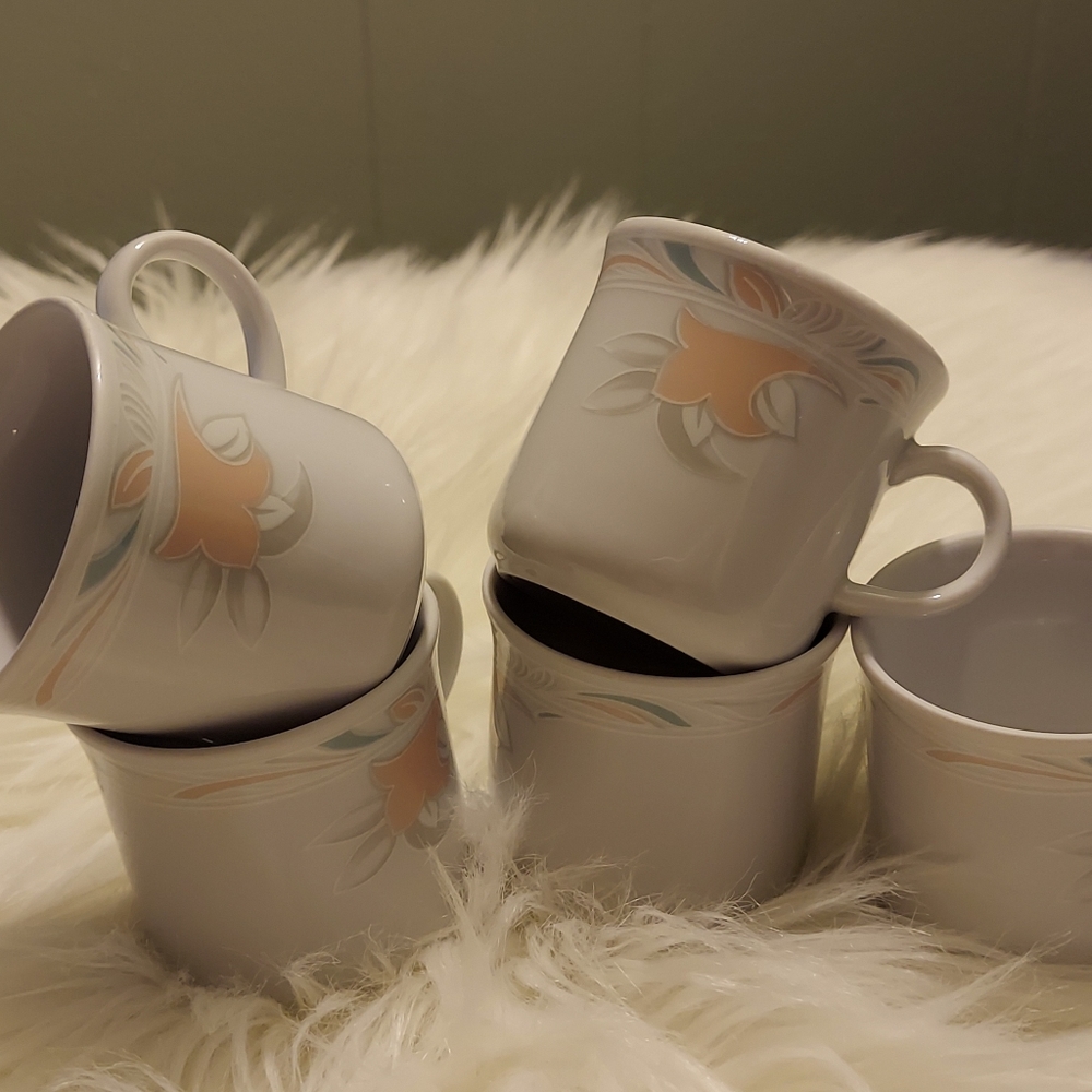 KAHLA GERMAN DEMOCRATIC REPUBLIC TEA cup set of 4